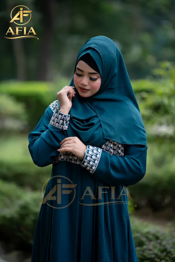 Simple Queen’s Elegance Borka - See Green